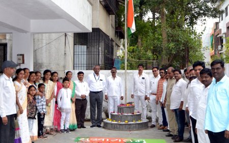 स्वातंत्र्याच्या 76 वा वर्धापन दिनानिमित्त विभागीय माहिती कार्यालयात ध्वजारोहण