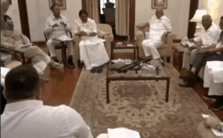 इंडियाचा 14 टिवी एंकरवर बहिष्कार...तर काँग्रेसने म्हटले द्वेषाच्या बाजारात ग्राहक म्हणून जाणार नाही...