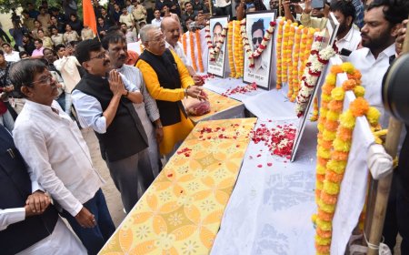 जम्मू-कश्मिर मधील शहीद जवानांना शिवसेनेच्या वतीने श्रद्धांजली