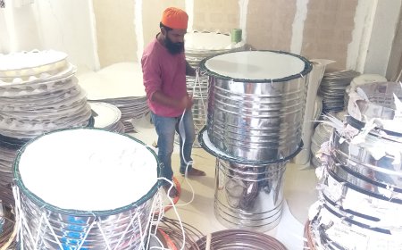 ढोल ताशे खरेदीसाठी गर्दी... पैठणगेट येथे अनेक वर्षांपासून परंपरागत व्यवसाय