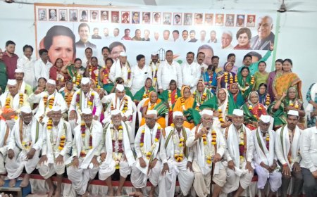 काँग्रेसने स्वातंत्र्यसैनिकांचा केला सत्कार