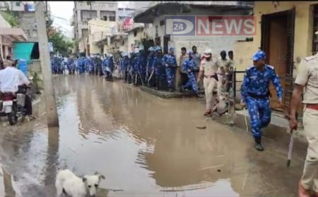 स्मार्ट सिटीत केंद्रीय सुरक्षा बलच्या सुरक्षा जवानांना रस्ता पार करण्यासाठी...!