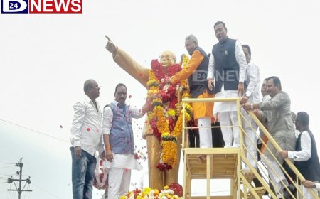 शिवसेनेच्या वतीने महामानव डॉ. बाबासाहेब आंबेडकर यांना अभिवादन