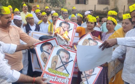 संजय गायकवाड यांच्या विरोधात ओबीसी समाज रस्त्यावर, जोडे मारो आंदोलन करुन फोटो जाळले