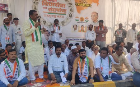 आमदार रोहित पवारांची ईडी चौकशी, राष्ट्रवादी रस्त्यावर, घंटा वाजवून केला कार्यवाईचा निषेध