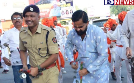 शिवजयंतीच्या निमित्ताने मनपा आयुक्त जी श्रीकांत व पोलीस उपायुक्त नितीन बगाटे यांची लेझिम