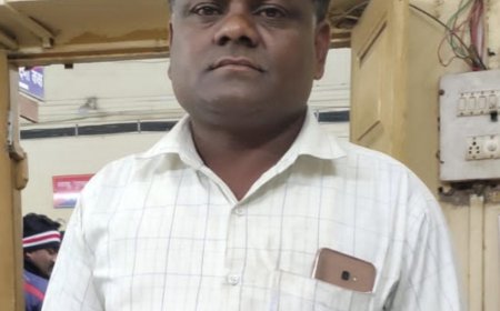 जिल्हाधिकारी कार्यालयासमोर शेतकऱ्याचा आत्मदहनाचा प्रयत्न, पोलिसांनी ताब्यात घेतल्याने अनर्थ टळला...!