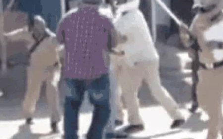 मुकुंदवाडीत लाठीचार्ज, अश्रू धुरांच्या नळकांड्या फोडल्या, सहायक पोलिस आयुक्त यांच्यासह 7 ते 8 पोलिस जखमी