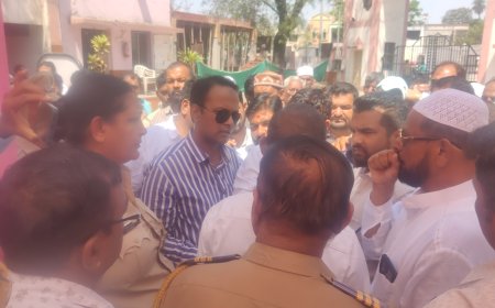 एमआयएमचा हंडा मोर्चा अक्रामक, महीला दिनाच्या कार्यक्रमात घुसला मोर्चा