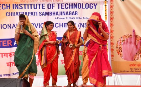 "मतदान करत नाही असला दादला नको गं बाई"... विद्यार्थ्यांनी केली भारुडातून जनजागृती