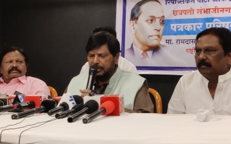 आठवलेंनी मोदींचे गुणगान गात म्हणाले एकही जागा मिळाली नाही त्यासाठी काॅम्प्रामाईज केले