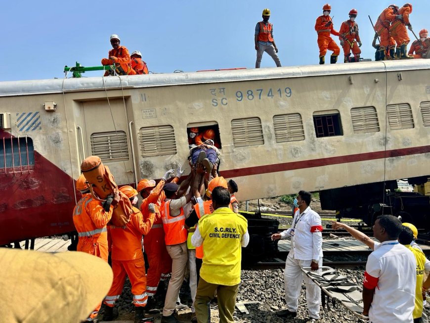 रेल्वे अपघात घडल्यास प्रवाशांचा जीव कसा वाचवावा, पुर्णा स्टेशनवर माॅक ड्रील यशस्वी