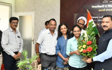 तनिषा बोरामणीकर हिचे जिल्हाधिकारी दिलीप स्वामी यांनी केले कौतुक