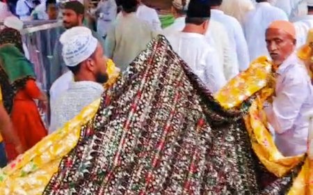 चंद्रकांत खैरे यांचा विजय व्हावा यासाठी अजमेर शरीफ येथे चढवली चादर