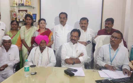 शेतकऱ्यांना पीक कर्ज मिळत नसल्याने शिवसेना अक्रामक, बँकेच्या व्यवस्थापकांना विचारला जाब...!