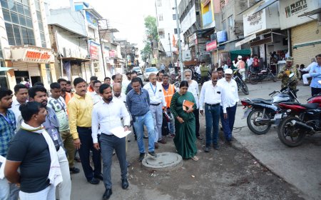 गुलमंडी पार्कींग मधील पोल, डीपी स्थलांतरित करण्याचे प्रशासकांचे निर्देश