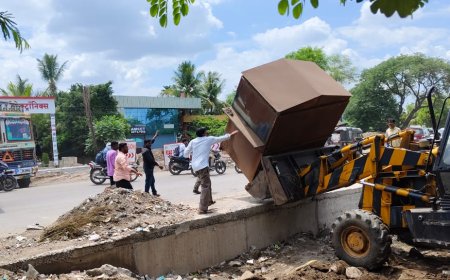 विटखेडा ते वाल्मि रोडवरील अतिक्रमण काढले