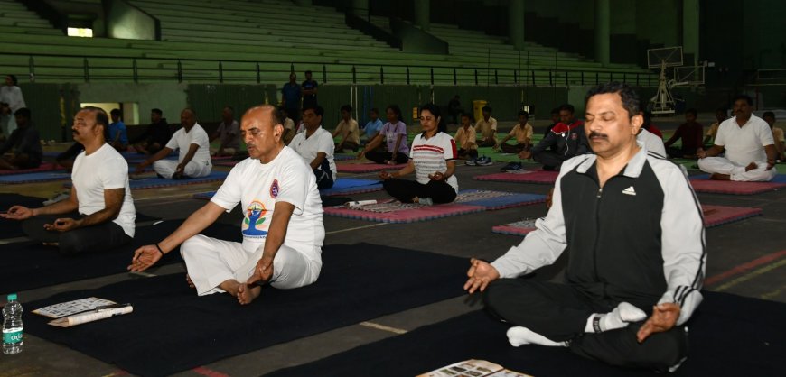 आंतरराष्ट्रीय योग दिवस जीवनशैली म्हणून "योगा"चा अंगिकार करावा - जिल्हाधिकारी दिलीप स्वामी