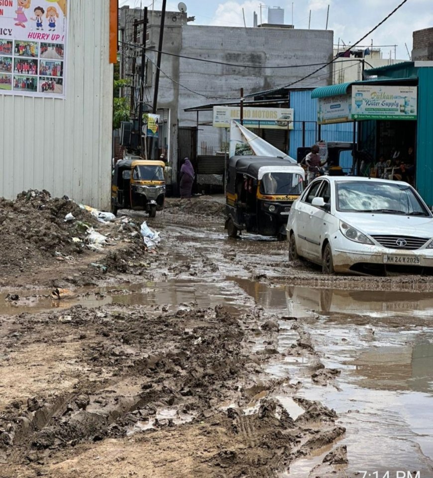 हिना नगरच्या नागरीकांना रस्त्यावरुन चालताना मरणयातना भोगावे लागत आहे, प्रशासकांना भेटले रहीवाशी