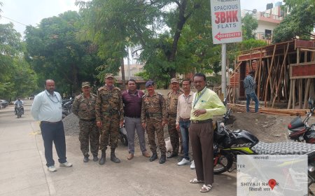 दोन बांधकाम व्यावसायिकांना 50 हजार रुपये दंड, रस्त्यावर बांधकाम साहित्य ठेवणे पडले महागात