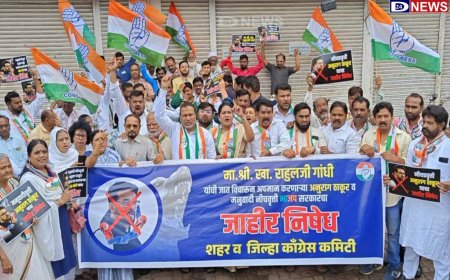 अनुराग ठाकूर यांच्या विरोधात काँग्रेस रस्त्यावर, केले जोडेमारो आंदोलन