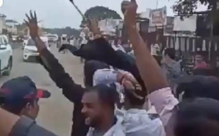 मराठा आंदोलकांनी मुख्यमंत्र्यांना दाखवले काळे झेंडे, पोलिसांनी घेतले ताब्यात