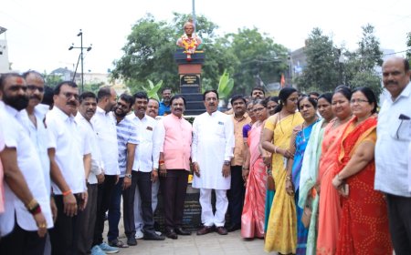 स्व.पुंडलिकजी राऊत यांच्या जयंतीनिमित्त शिवसेनेचे अभिवादन...!