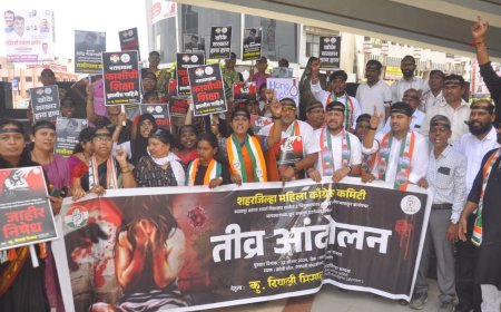 बदलापूरच्या घटनेच्या निषेधार्थ महीला काँग्रेस रस्त्यावर, गृहमंत्र्यांच्या राजीनाम्याची मागणी