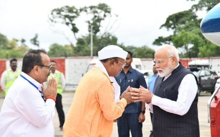 चिकलठाणा विमानतळावर पंतप्रधान नरेंद्र मोदी यांचे पालकमंत्री अब्दुल सत्तार यांनी केले स्वागत...!