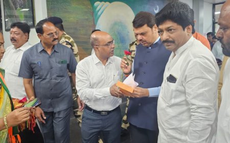 तलाठी संघटनेच्या वतीने उपमुख्यमंत्री देवेंद्र फडणवीस यांना दिले निवेदन