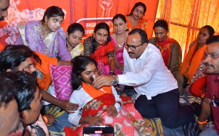 मराठा आरक्षण उपोषणकर्त्या राजश्री उंबरे यांची मंत्री अतुल सावे यांनी घेतली भेट