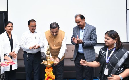 लोकशाहिमुळे मिळालेल्या अधिकार आणि कर्तव्यांबाबत यूवकांनी जागरुक असावे - जिल्हाधिकारी दिलीप स्वामी