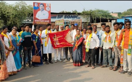 वंचितचे उमेदवार अंजन साळवे यांनी भव्य रॅली काढून भरला अर्ज