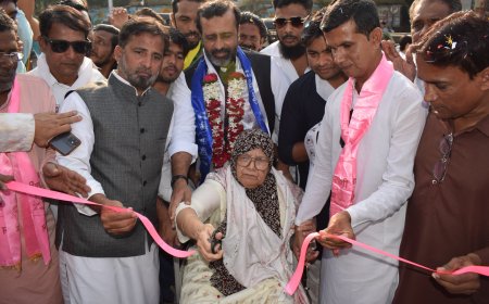 हिशाम उस्मानी यांनी आपल्या आईच्या हस्ते केले प्रचार कार्यालयाचे उद्घाटन