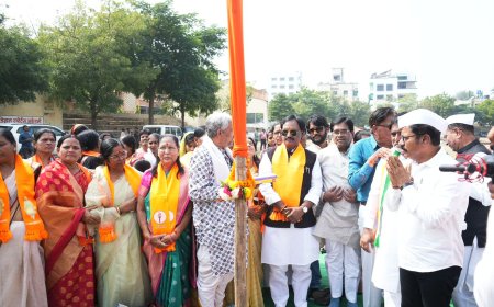 पक्षप्रमुख उद्धव ठाकरे यांच्या मराठवाडा सांस्कृतिक मंडळावरील सभेचे स्तंभपूजन