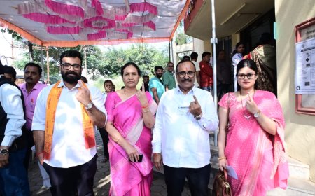 महायुतीचे उमेदवार अतुल सावे यांनी कुटुंबासह बजावला मतदानाचा हक्क