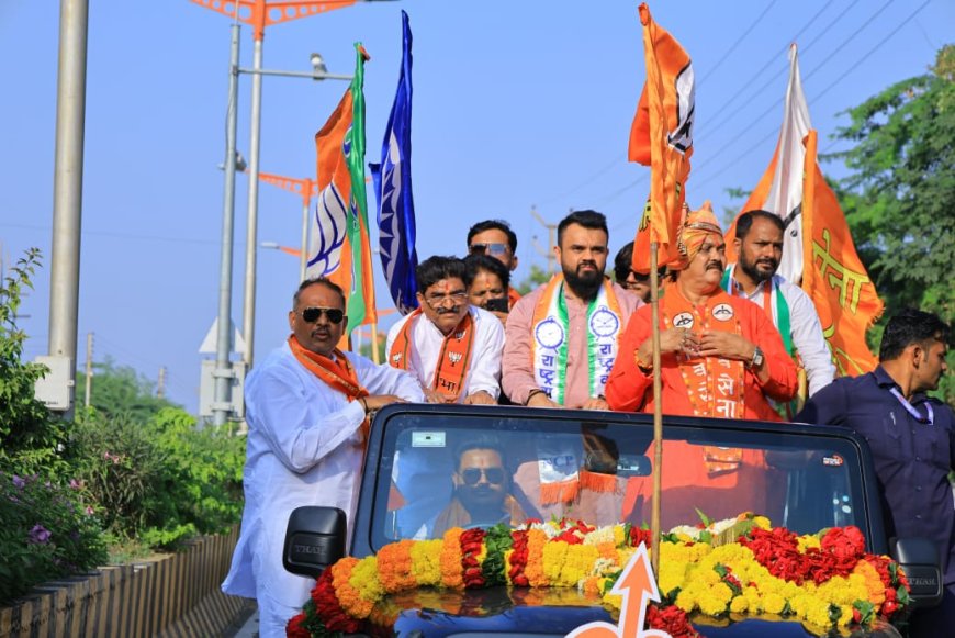 प्रचाराच्या शेवटच्या दिवशी प्रदीप जैस्वाल यांचे वाहन रॅली काढून शक्तीप्रदर्शन