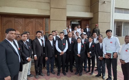 दोन वकीलांवर चुकीच्या पद्धतीने गुन्हा दाखल, वकील संघाच्या वतीने निषेध