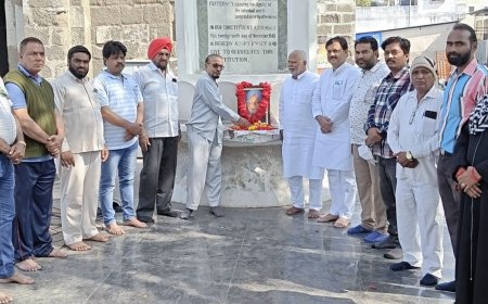 काँग्रेसच्या वतीने माजी पंतप्रधान डॉ.मनमोहनसिंग यांना श्रद्धांजली