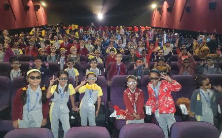 मनपा प्रियदर्शनीच्या 350 विद्यार्थ्यांनी लुटला थ्रीडी पिक्चरचा आनंद