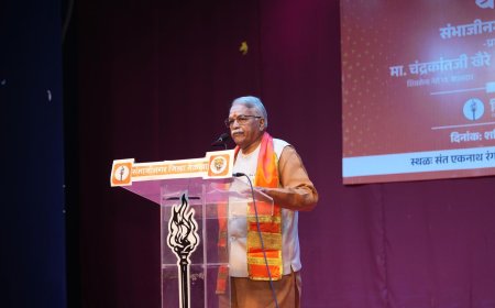 शिवसेना सोडू नका... उध्दव ठाकरेंची साथ सोडू नका... चंद्रकांत खैरेंचे शिवसैनिकांना दंडवत करत आवाहन