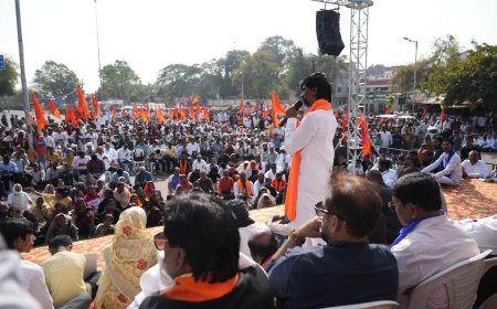 तळपत्या उन्हात संतोष देशमुख व सोमनाथ सुर्यवंशी यांना न्याय मिळवून देण्यासाठी लोक रस्त्यावर