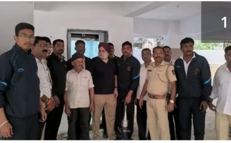 दोन जेष्ठ नागरिक लिफ्टमध्ये अडकले, अग्निशमन दलाच्या जवानांनी सुखरूप बाहेर काढले