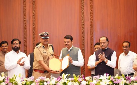 विशेष पोलीस महानिरीक्षक विरेंद्र मिश्र यांना मुख्यमंत्र्यांनी केले सन्मानित...!