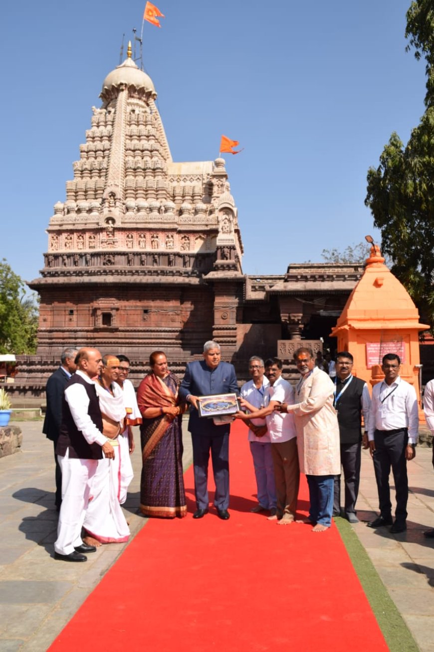 उपराष्ट्रपती धनगड यांचे घृष्णेश्वराचे सपत्निक दर्शन... कैलास लेणीचीही केली पाहणी