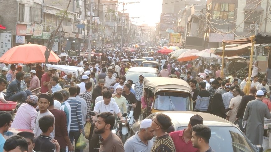 बाजारपेठेत गर्दी, पहील्या इफ्तार खरेदीसाठी...!