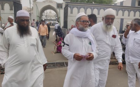 मुस्लिम बांधवांनी काळी फीत लावून अदा केली नमाज, जोपर्यंत कायदा मागे घेणार नाही तोपर्यंत आंदोलन सुरू राहणार...?