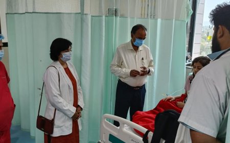 सुट्टीच्या दिवशी आरोग्यसेवेचा अधिष्ठाता डॉ.सुक्रे यांनी घेतला आढावा