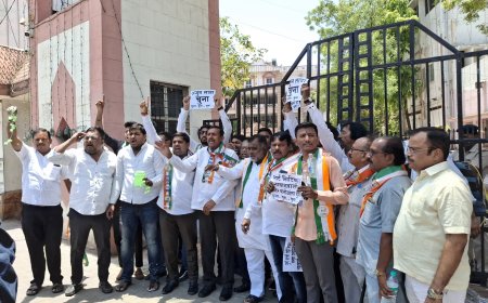 पाण्यासाठी राष्ट्रवादीने केले मनपा मुख्यालयासमोर चुना लावून केले आंदोलन...!