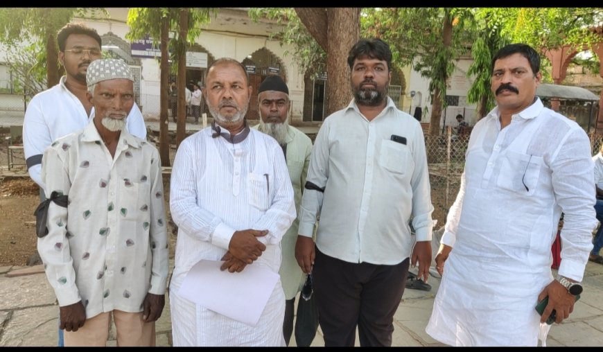 सोलापूरकरांनी केले काळी फित बांधून आंदोलन...!